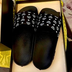 MCM WOMEN BLACK SLIDES SIZE 8,FIT MORE LIKE A 7.5